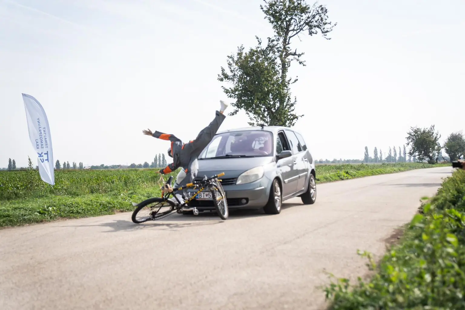Župa zrealizovala prvý slovenský crash test auta s bicyklom