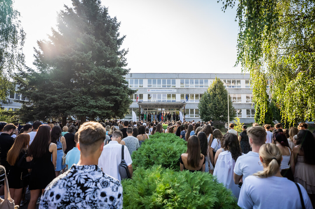 Na župné stredné školy v Trnavskom kraji nastúpilo 3.700 prvákov