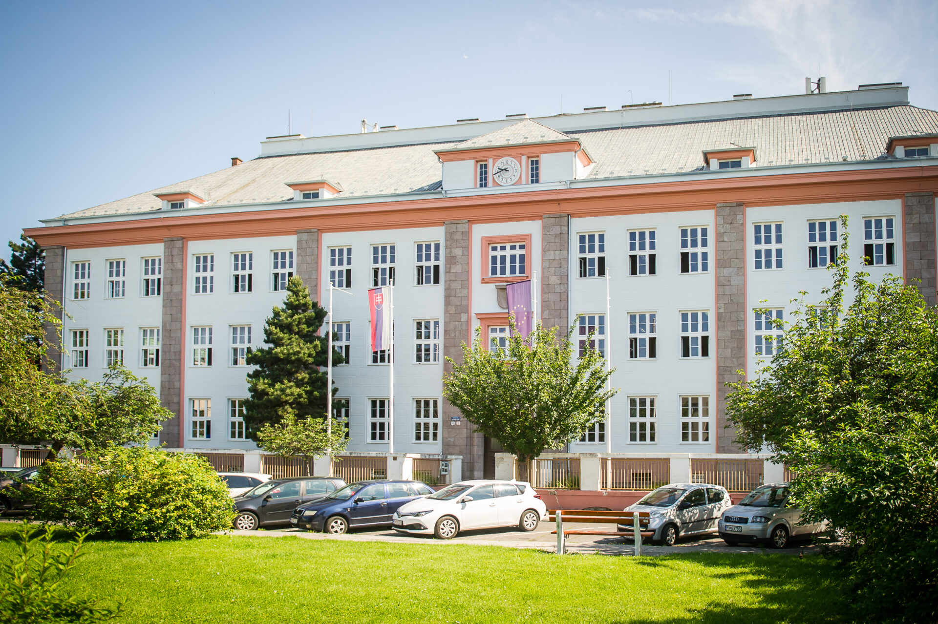 Gymnázium Pierra de Coubertina v Piešťanoch prechádza debarierizáciou