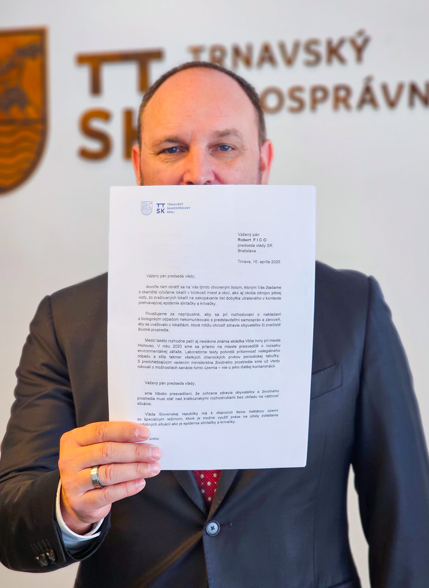 Župan Viskupič s desiatkami primátorov a starostov v otvorenom liste vláde: Nie v okolí obcí a zdrojov pitnej vody!