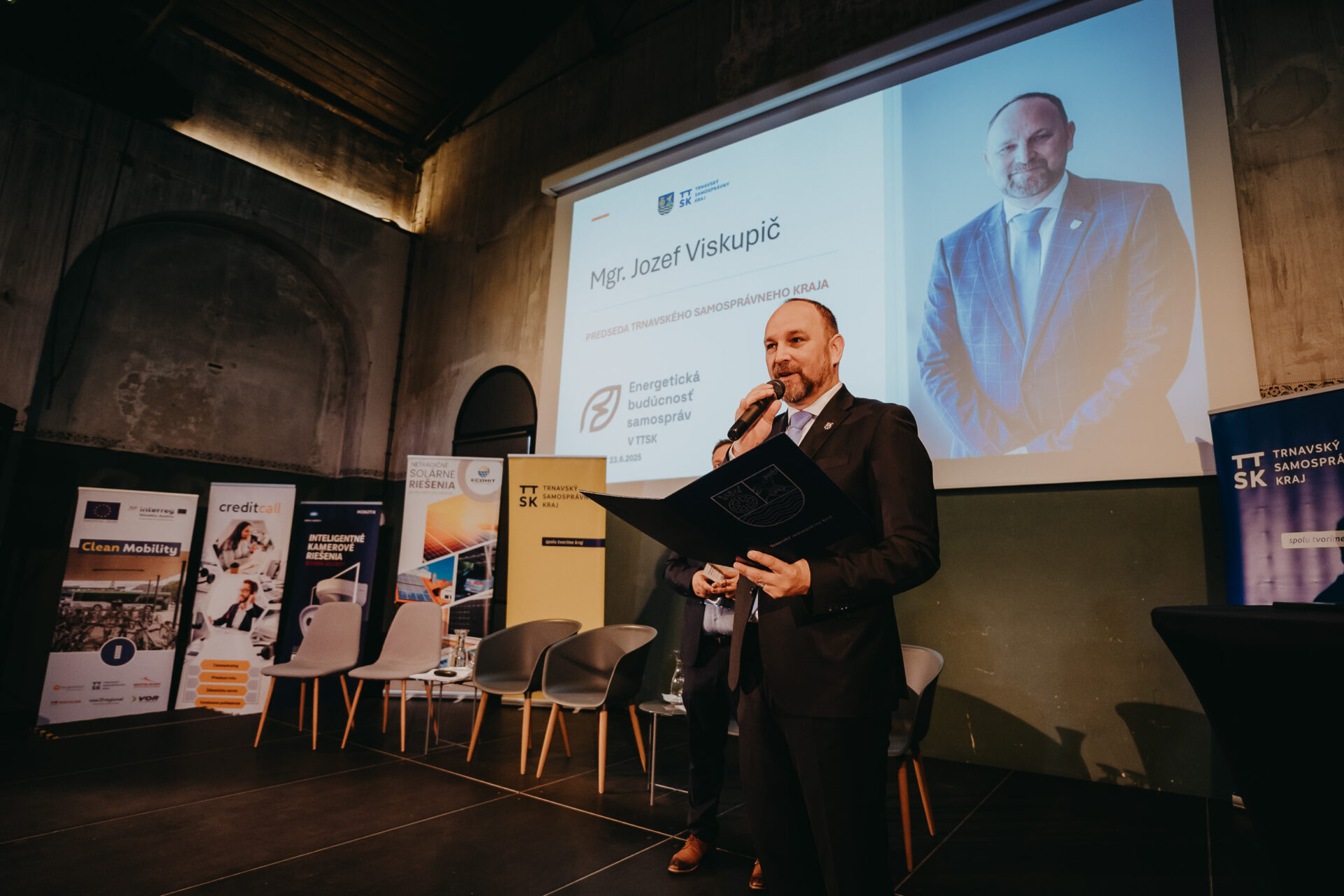 Účty samospráv môžu byť nižšie, konferencia priniesla konkrétne riešenia pre energetickú transformáciu