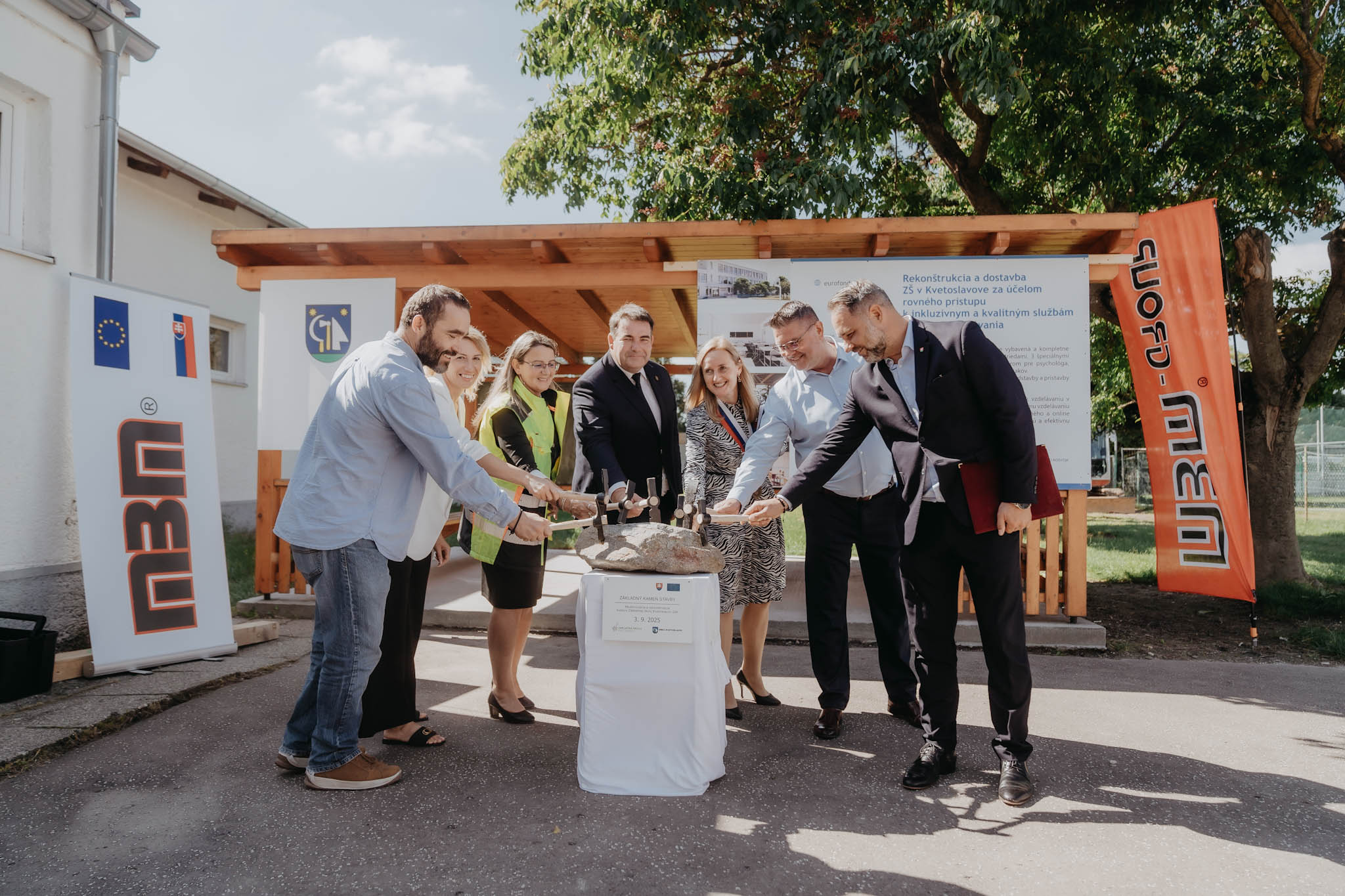 Župan Viskupič: Pomáhame tam, kde je to užitočné pre ľudí.  Vďaka trnavskej župe sa rozšíria kapacity slovenských základných škôl  v okrese Dunajská Streda