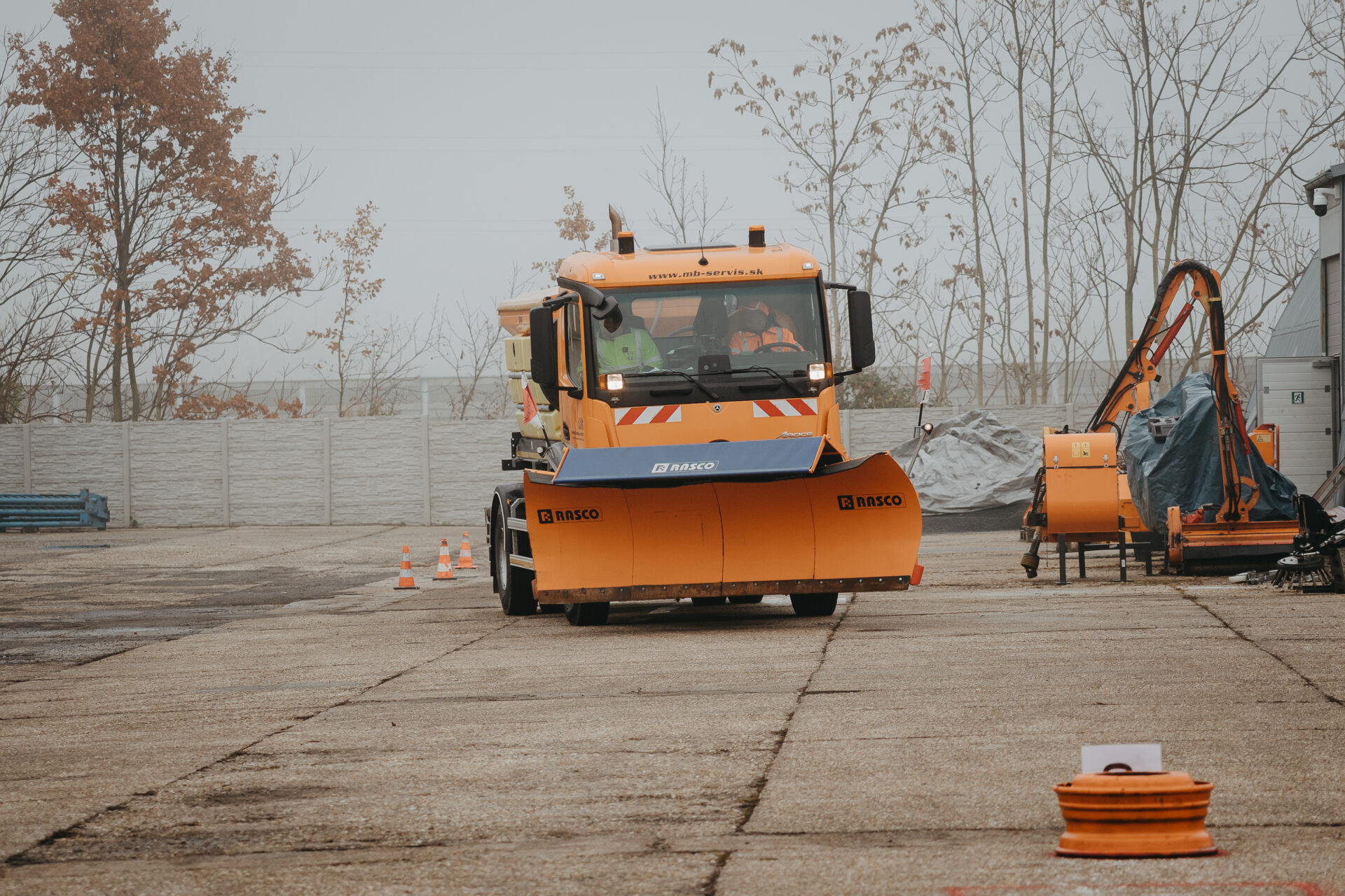 Krajskí cestári sú pripravení na sneženie počas piatka a víkendu