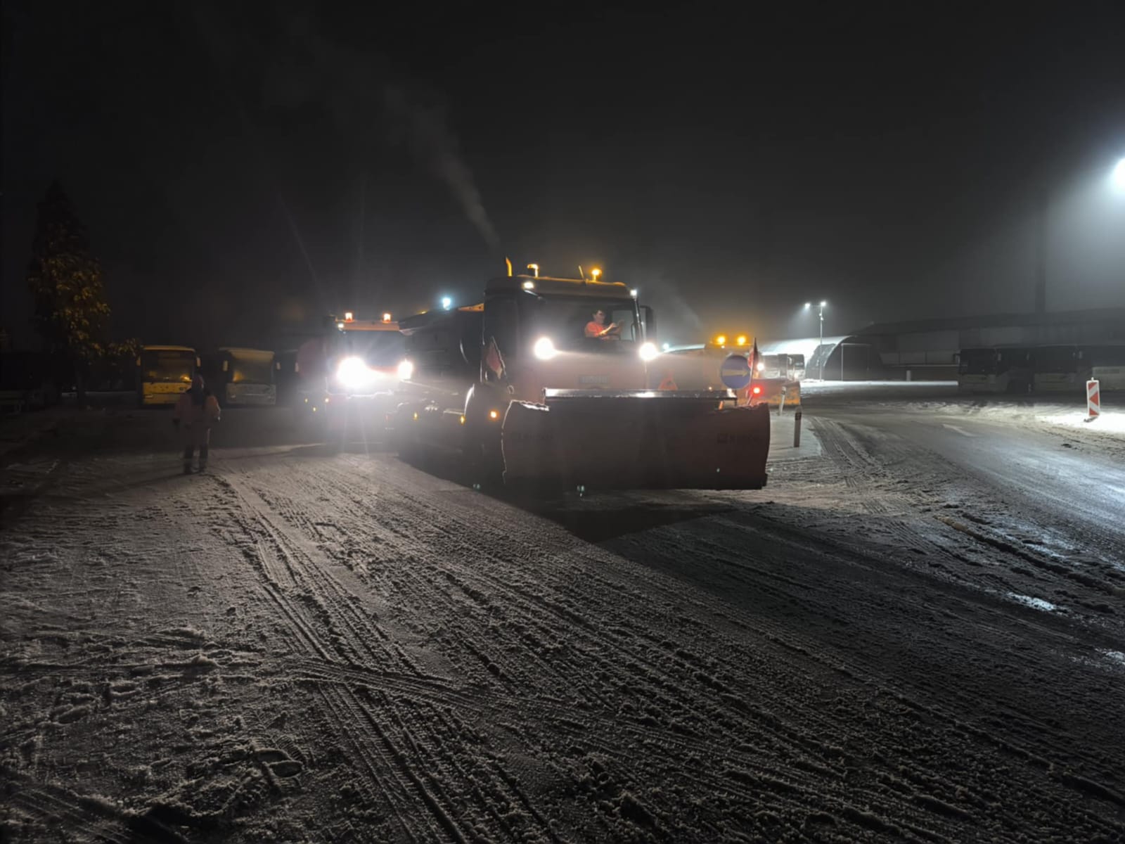 Krajskí cestári majú za sebou ďalšiu náročnú noc