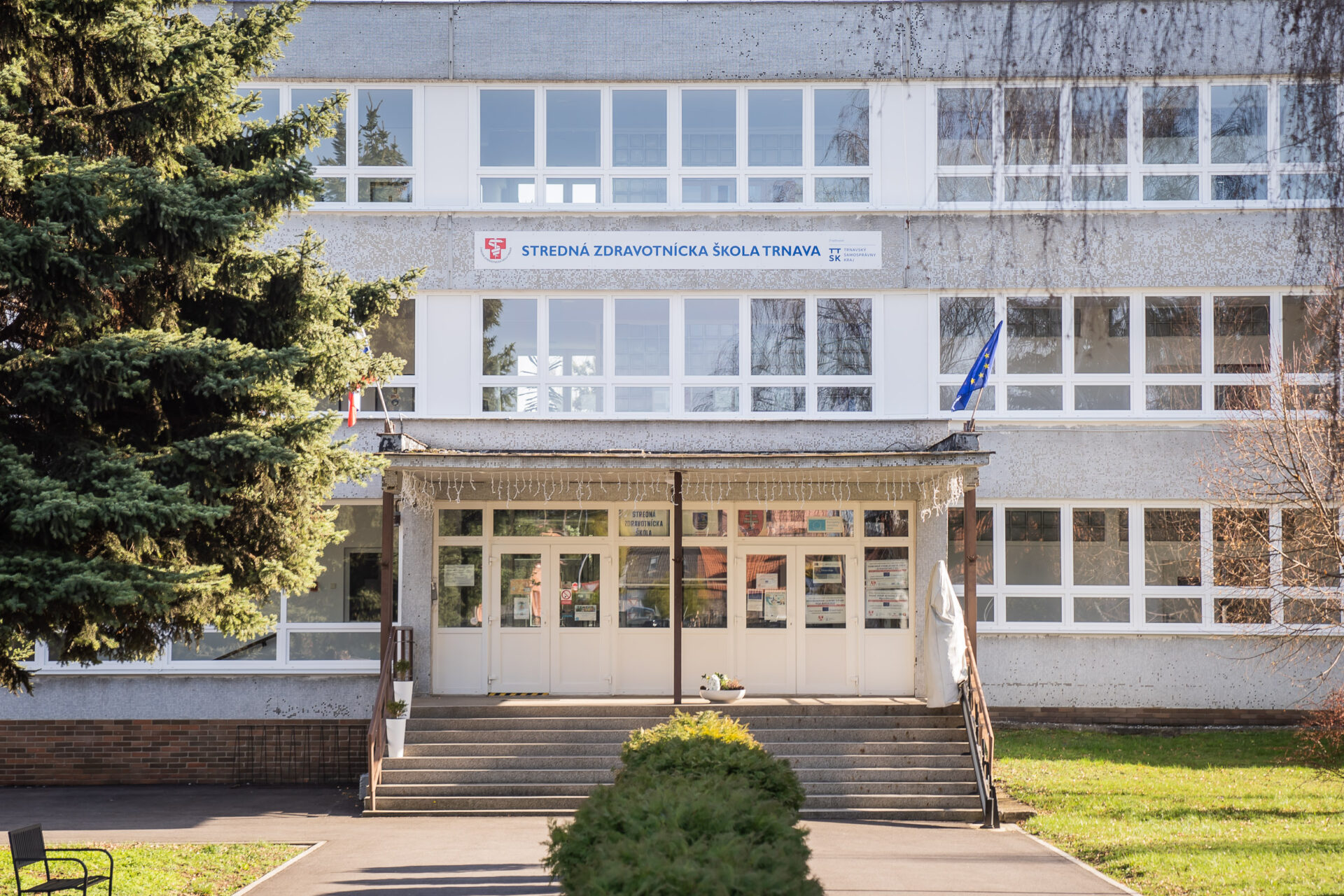Župa reaguje na dopyt po zdravotníkoch, na Strednej zdravotníckej škole v Trnave otvára novú triedu
