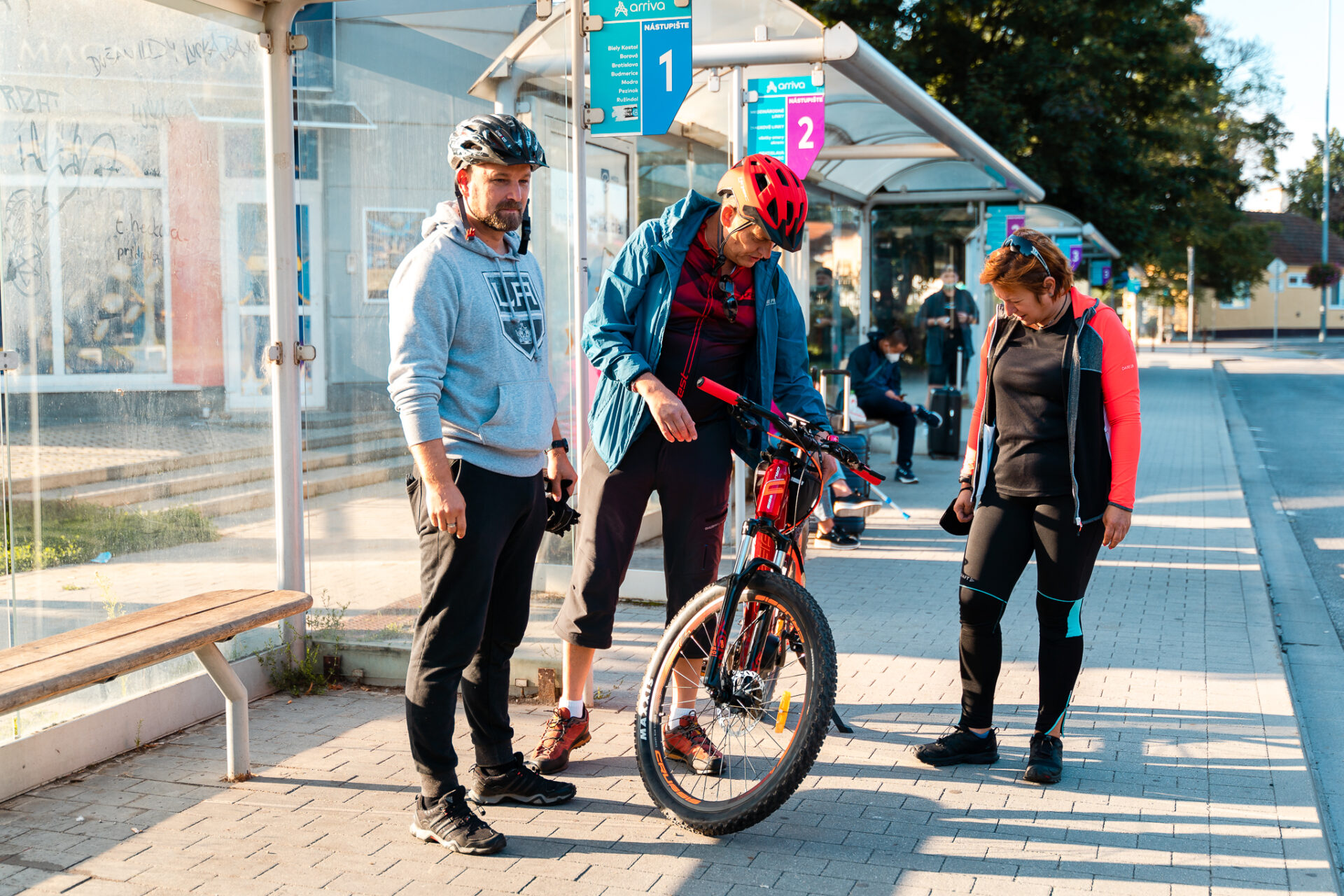 Obľúbené župné autobusy s cyklonosičmi sú späť. Spoznajte Trnavský kraj zážitkov na dvoch kolesách.