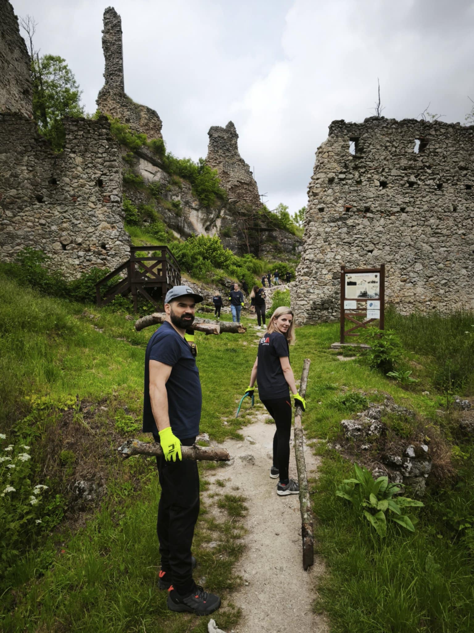 Hľadajú sa dobrovoľníci na Týždeň dobrovoľníctva. Zapojiť sa môžu už dnes