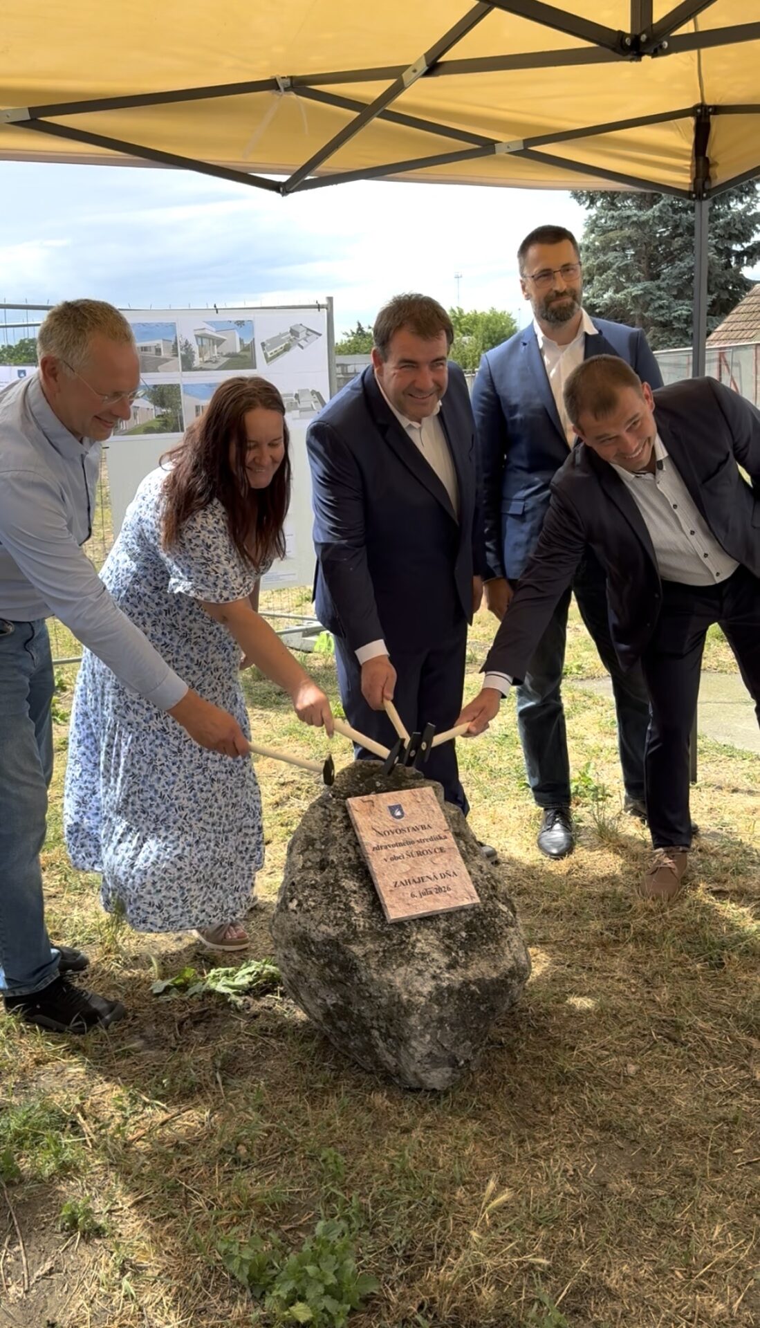 Župa podporila vznik nového zdravotníckeho strediska v Šúrovciach. Ľudia získajú ambulancie aj sociálne poradenstvo na jednom mieste