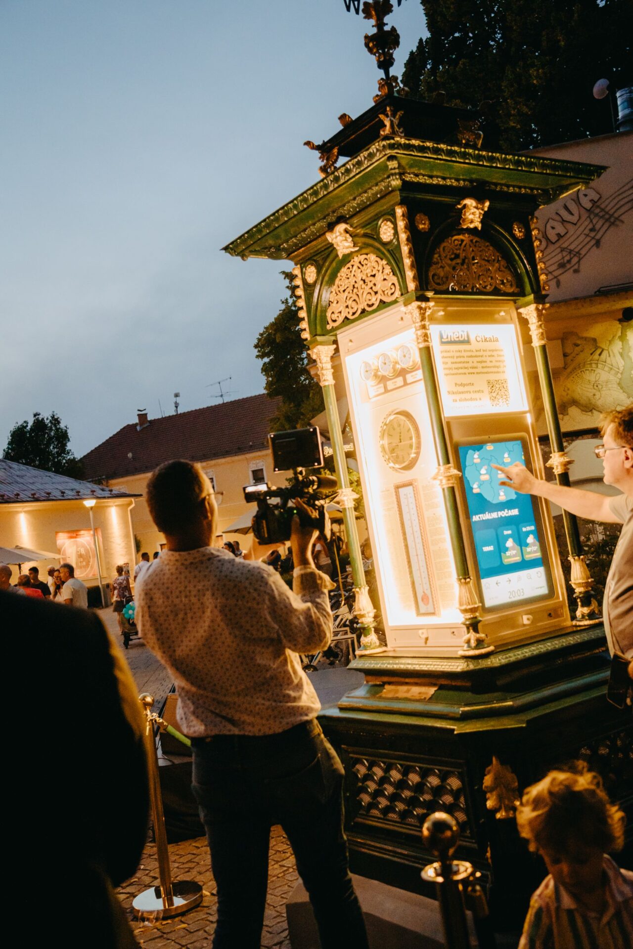Historický meteorologický stĺp sa vrátil do Piešťan. Jeho obnovu podporila Trnavská župa
