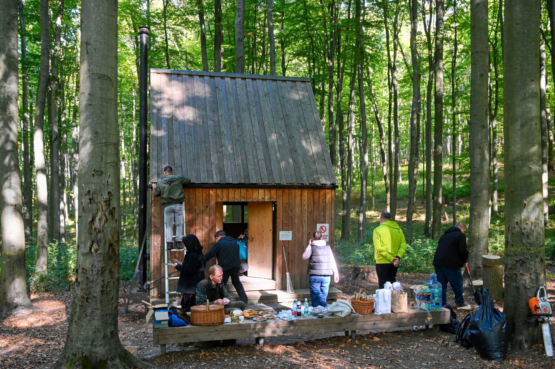 Deň pre Útulňu J. Maka: Útočisko pre diaľkových turistov v Malých Karpatoch je pripravené na zimu