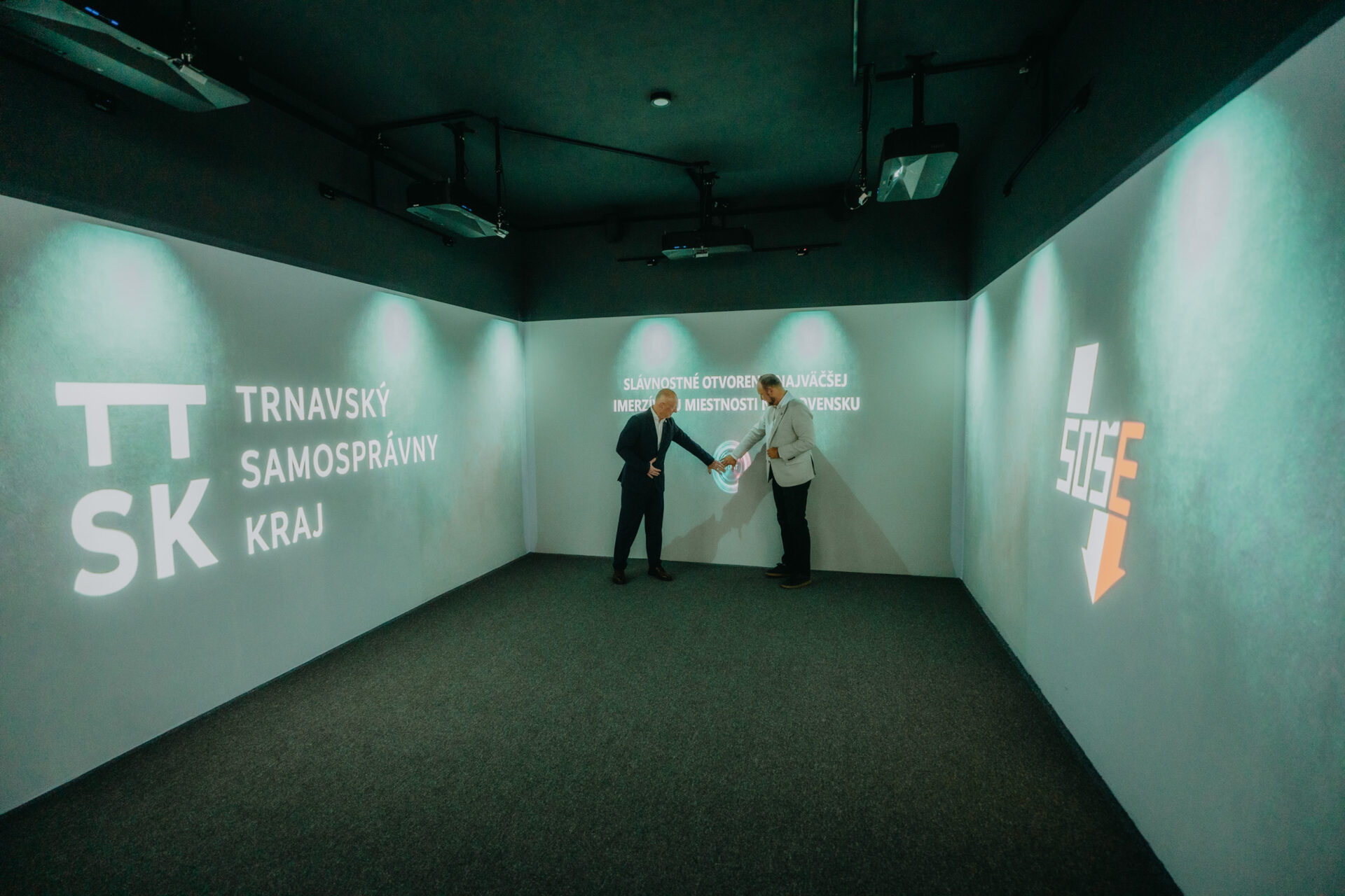 Na župnej SOŠ elektrotechnickej v Trnave otvorili špičkovú imerzívnu miestnosť a novú učebňu pre modernú energetiku